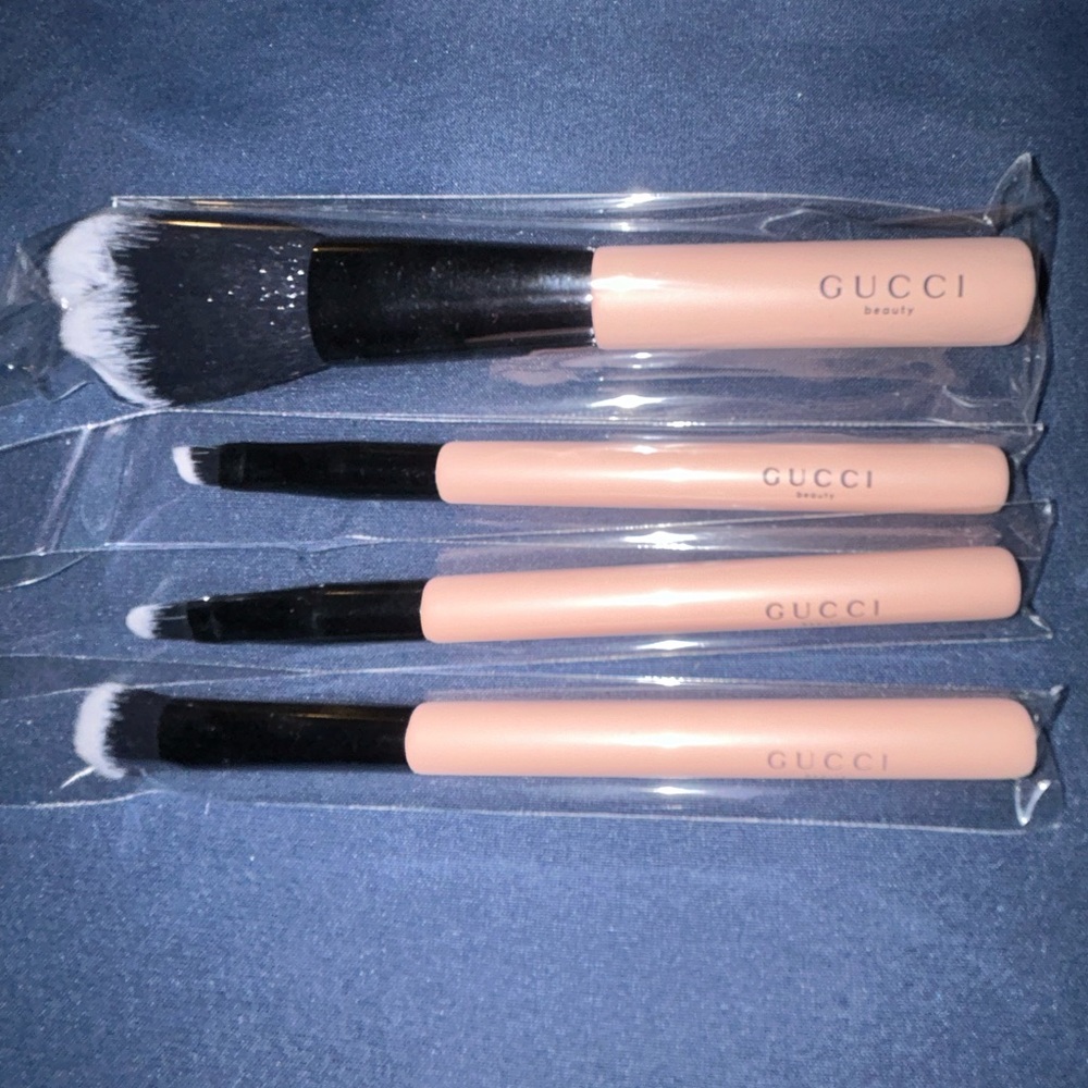 Gucci Beauty Makeup Travel 4 Piece Brush Set in Pink and Black New